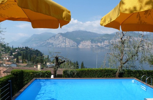 Malcesine Apartment | wonderful lake view, wifi, swimming pool, garage