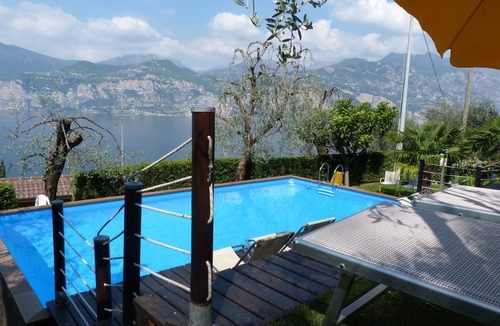 Malcesine Apartment | wonderful lake view, wifi, swimming pool, garage