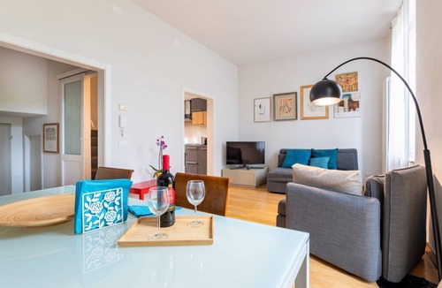 Oltretorrente Apartment | Wonderful villa, divided over two floors, with garden. Independent entrance.Basement with laundry area.It comfortably accommodates 6 guests in 100 m2 of space with three bedrooms and two bathrooms.LIVING AREA: living room with double sofa bed, 32 TV, si