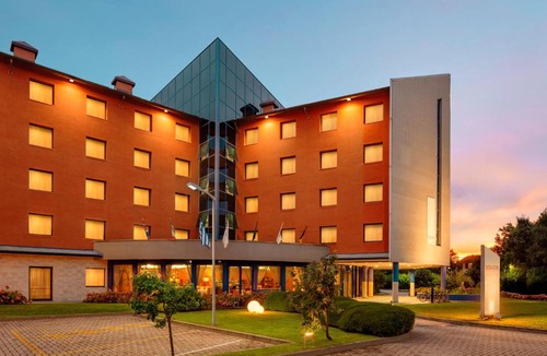 Somma Lombardo Hotel | Zeus Essence Dolce by Wyndham Milan Malpensa