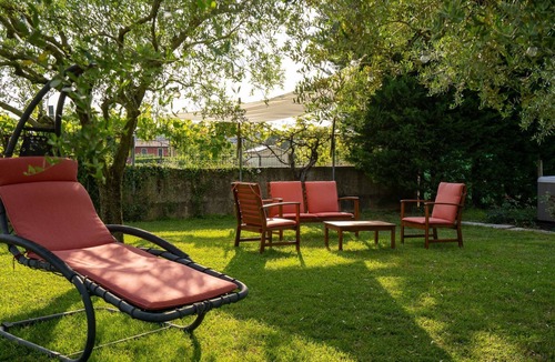 Valeggio sul Mincio Apartment | Zimmer mit Bad in einer Einrichtung mit Wellness-Center by Interhome