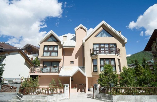 Bardonecchia Apartment | Zwei-Zimmer-Wohnung im Dachgeschoss 4 p. l. Villa Frejus by Interhome