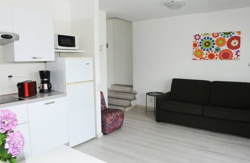 Campagnola Apartment | Zwei-Zimmer-Wohnung mit Seeblick, Grill und Gemeinschaftspool by Interhome