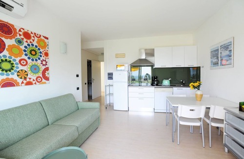 Val di Sogno Apartment | Zwei-Zimmer-Wohnung mit Seeblick by Interhome