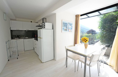 Val di Sogno Apartment | Zwei-Zimmer-Wohnung mit Seeblick by Interhome