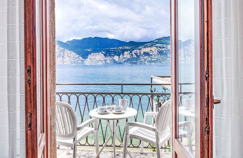 Malcesine Apartment | Zwei-Zimmer-Wohnung mit Seeblick by Interhome