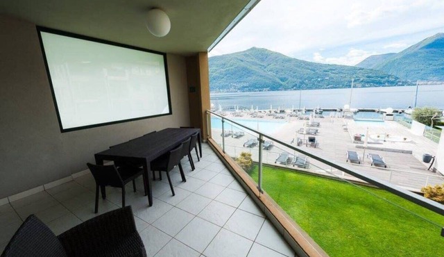 4 bedroom Italian Lakes apartment rental with pool