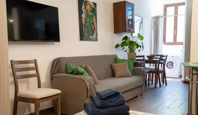 A comfortable 34 square-meter studio apartment that sleeps up to three people, located on the ground floor of a renovated building.The property enjoys a strategic location just steps from Ravenna's historic center, in a quiet residential area well-served