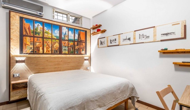 A practical 40 square meters studio apartment, perfect for three people, located on the fourth floor of a building without an elevator.The property is located in a centrally located area (limited traffic zone) of Modena, allowing our guests to explore th in Modena