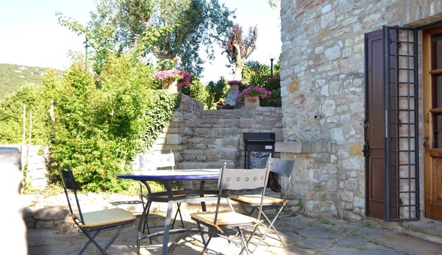 Altes Steinhaus mit Garten by Interhome