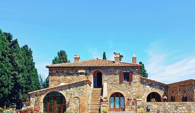An 18th-century Tuscan farmhouse in Val d'Orcia. Perfect for families in Castiglione d'Orcia
