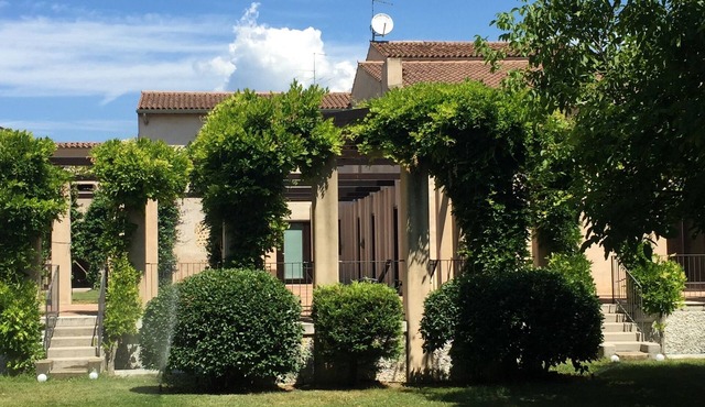 Ancient villa renovated in the central context of the Sandrà hamlet