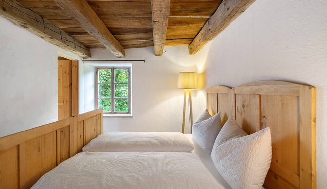 Apartment 'Ansitz Baumannhof Mitte' with Mountain View, Shared Garden & Wi-Fi