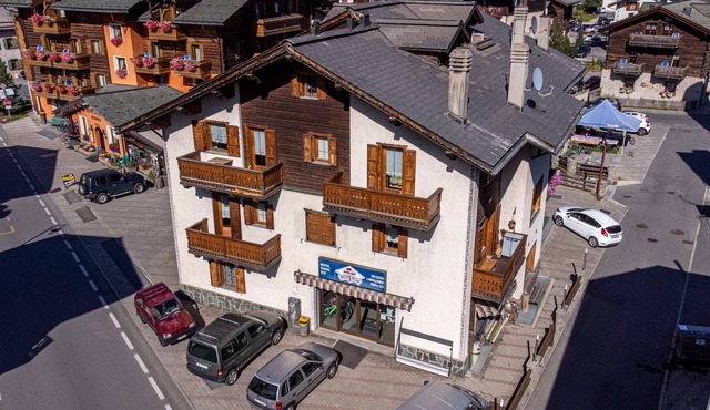 Apartment 'Chalet Graziana' with Mountain View, Convenient and Peaceful Location