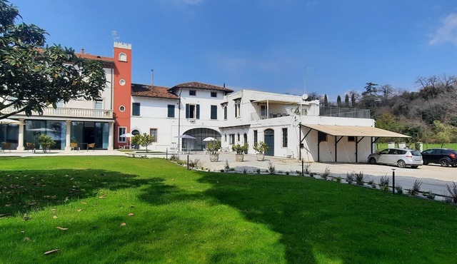 APARTMENT FOR COUPLES