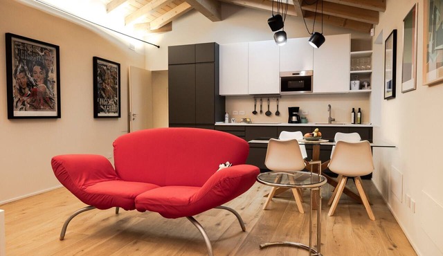 Apartment 'Flat 1' with Wi-Fi and Air Conditioning