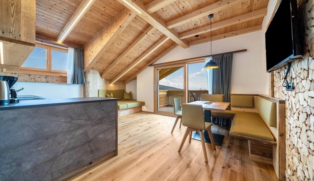 Apartment 'Haughof - Lärchenweide' with Mountain View, Wi-Fi & Balcony in a Very Quiet Location