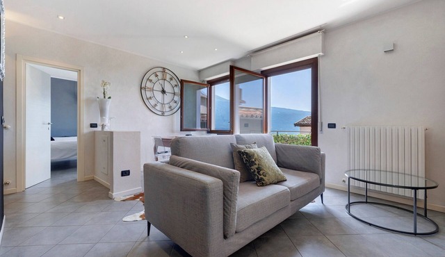Apartment 'Il Campanile' with Lake View, Wi-Fi and Air Conditioning