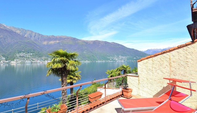Apartment in Italy with Lake and Mountain Views
