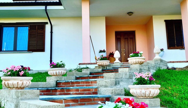 Apartment in Villa with garden and private parking (Langhe Roero)