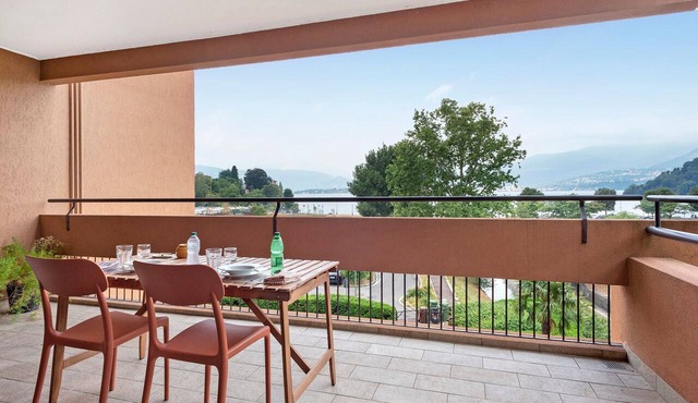 Apartment 'L'Oca Del Lago Lakeview' with Lake View, Private Terrace and Wi-Fi