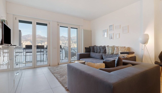 Apartment "Lake View Casa di Sandra" with Lake View, Wi-Fi and Air Conditioning