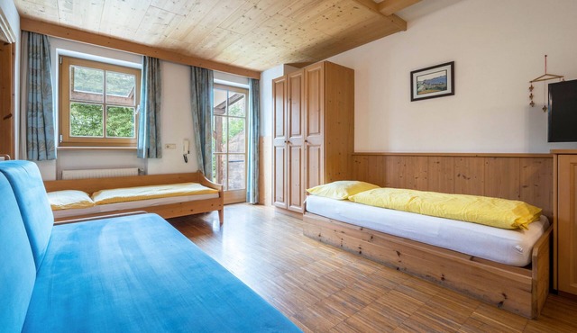 Apartment 'Lindenhof Apt 5' with Shared Garden & Wi-Fi