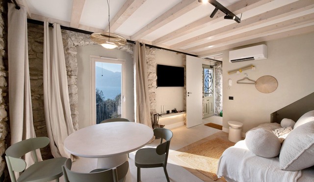 Apartment Oliva (45 m2) with shared terrace, sauna and lake view
