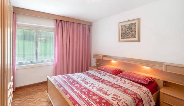 Apartment 'Roda De Vael' with Mountain View, Balcony and Wi-Fi