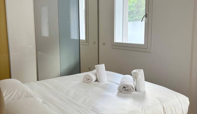 Apartment with a private garden and a private parking space