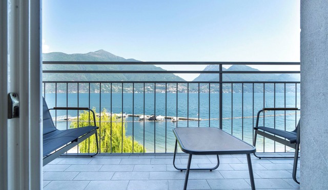Aurora House · Balcone vista Lago Como · Parking