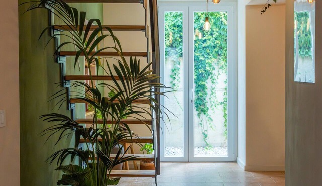 Barzy Urban Country House