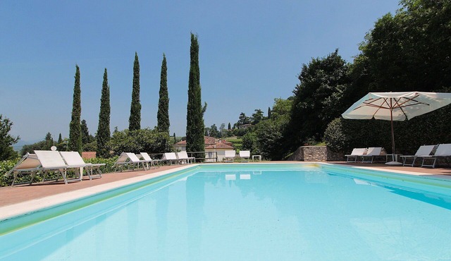 Beautiful apartment for 7 people with pool, WIFI, A/C and patio, close to Verona