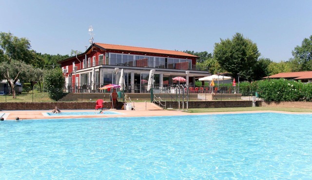 Beautiful apartment in villa for 4 guests with WIFI, pool and terrace