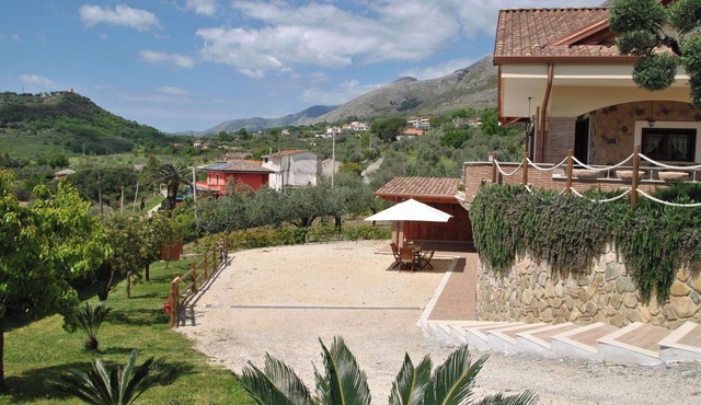 Beautiful apartment for 4 guests with A/C, WIFI, TV, terrace, pets allowed and panoramic view