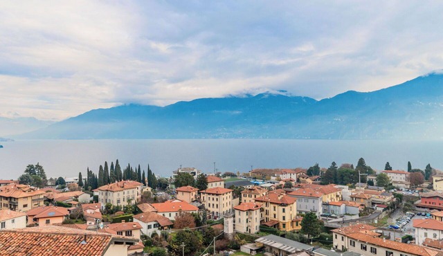 Beautiful apartment for 6 guests with WIFI, TV, patio, pets allowed and panoramic view