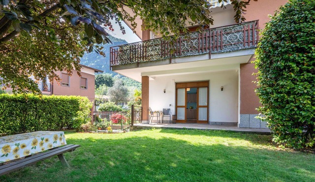 Beautiful apartment for 2 guests with WIFI, TV, patio and pets allowed
