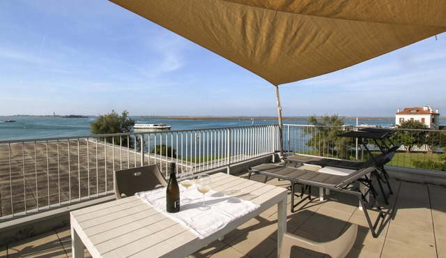 Beautiful home in Località Treporti with WiFi
