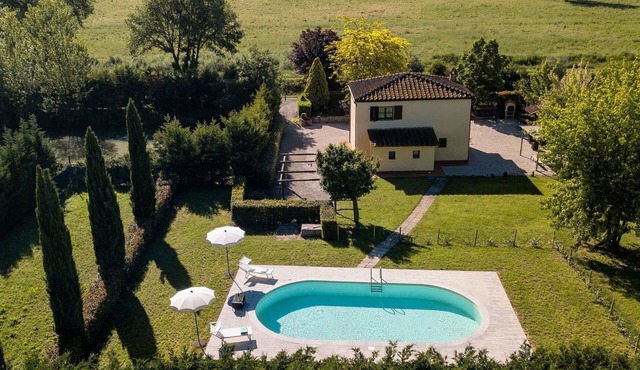Beautiful private villa with A/C, WIFI, private pool, patio, panoramic view, close to Montepulciano