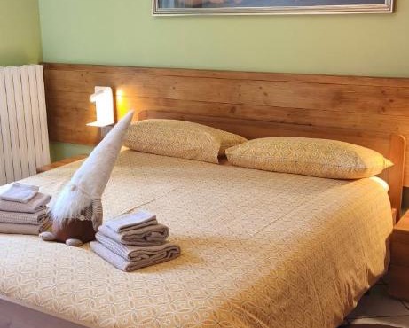 Bernina Express Apartment Il cuore di Lara e Stefy right in front of the train station, with garden and free parking