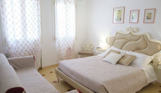 Between canals & coast: your chic retreat in the heart of Chioggia