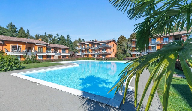 Blu Oltrelago: Leggiuno Lake Maggiore Apt w/Shared Pool & Garden, Leggiuno, Italy