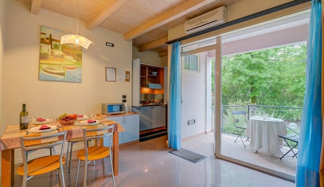 Blue Apartment Desenzano With Wifi, Desenzano Del Garda, Italy