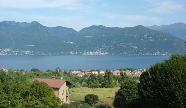 "BlueVille21" Apartment with Lake View, Shared Pool, and Wi-Fi