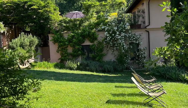 Boutique Studio Apartment in Traditional Villa, Swimming Pool, WIFI (Perugino)