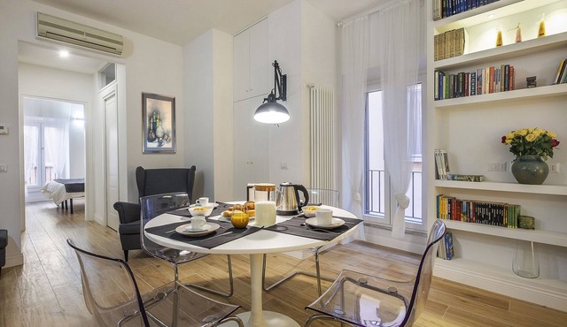 Brand new elegant cozy in the heart of Rome. For couple or family wifi AC