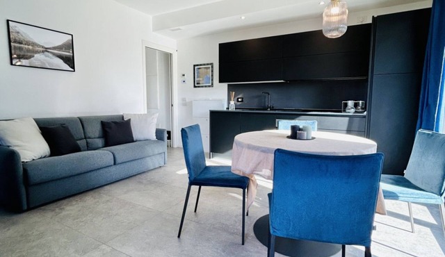 Brand new three-room apartment with private garden furnished completely new. Internally it consists of an entrance to the living room with sofa bed and kitchenette, the environment is very bright thanks to the large windows that allow the room to communi