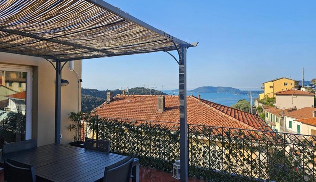 "Brezza Marina" con terrazza vista mare in Pitelli