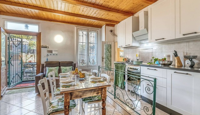 Butterfly Apartment: Lake Maggiore Luino Apartment with Balcony, Luino, Italy
