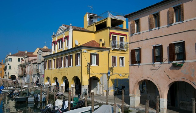 Casa Bastianello large apartment, view of Canal Vena Historic Center comfort